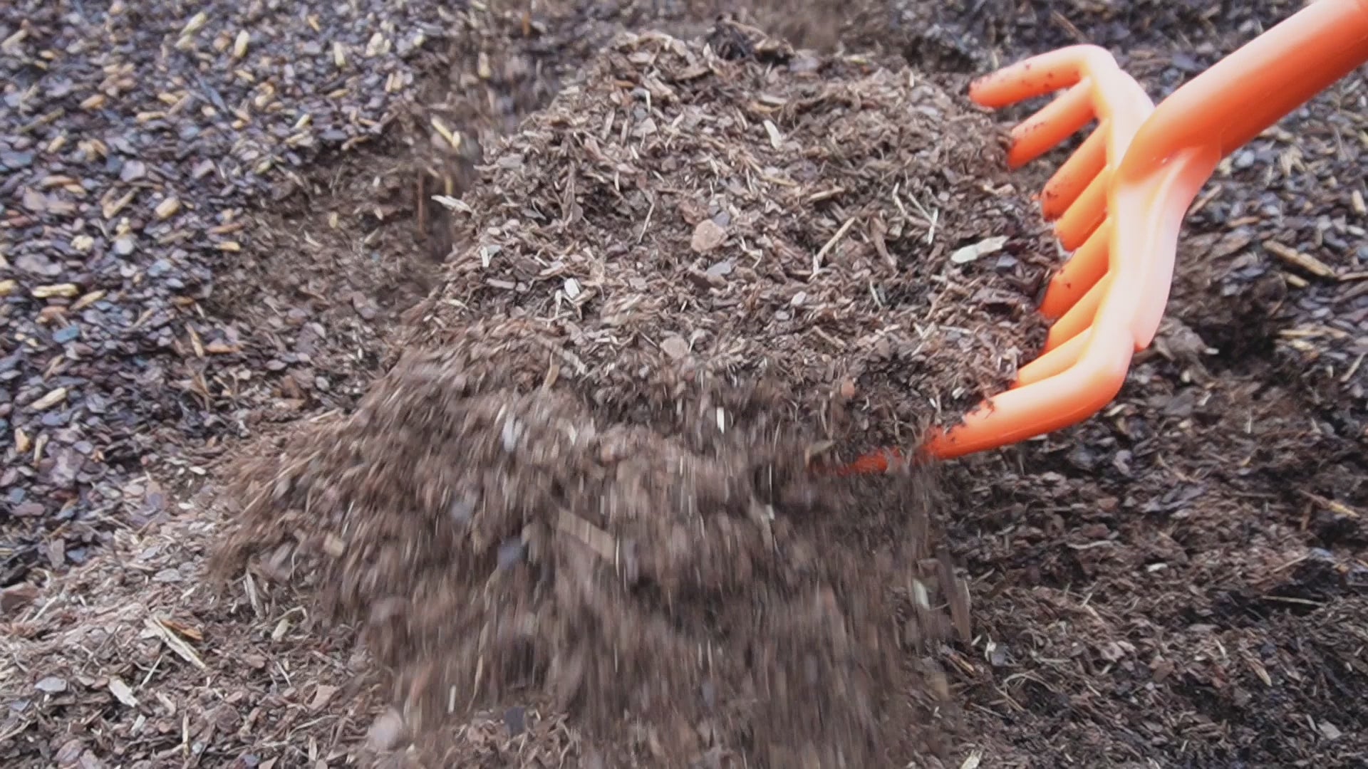 Load video: Pine Mulch